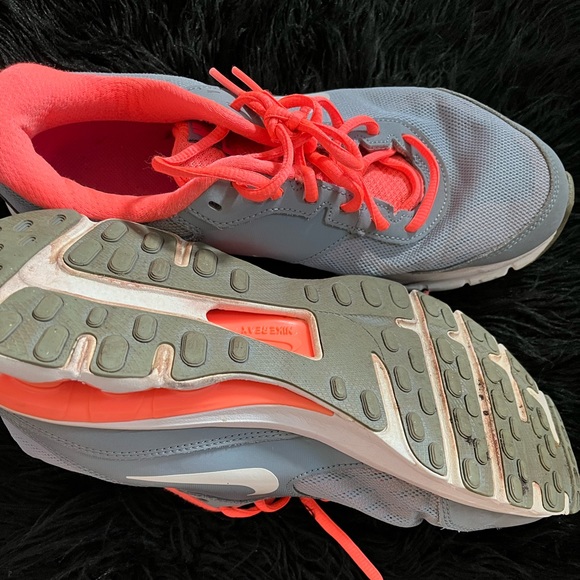 Nike - Picture 3 of 4